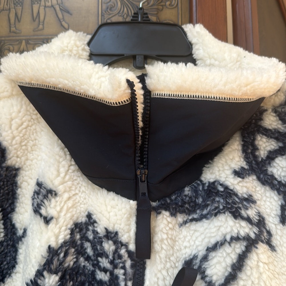 NWOT High-Pile Fleece Graphic Zip Jacket - Picture 9 of 14